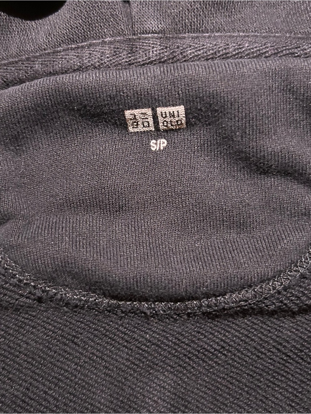 Classic Black Full-Zip Hoodie - Uniqlo - Picture 2 of 3